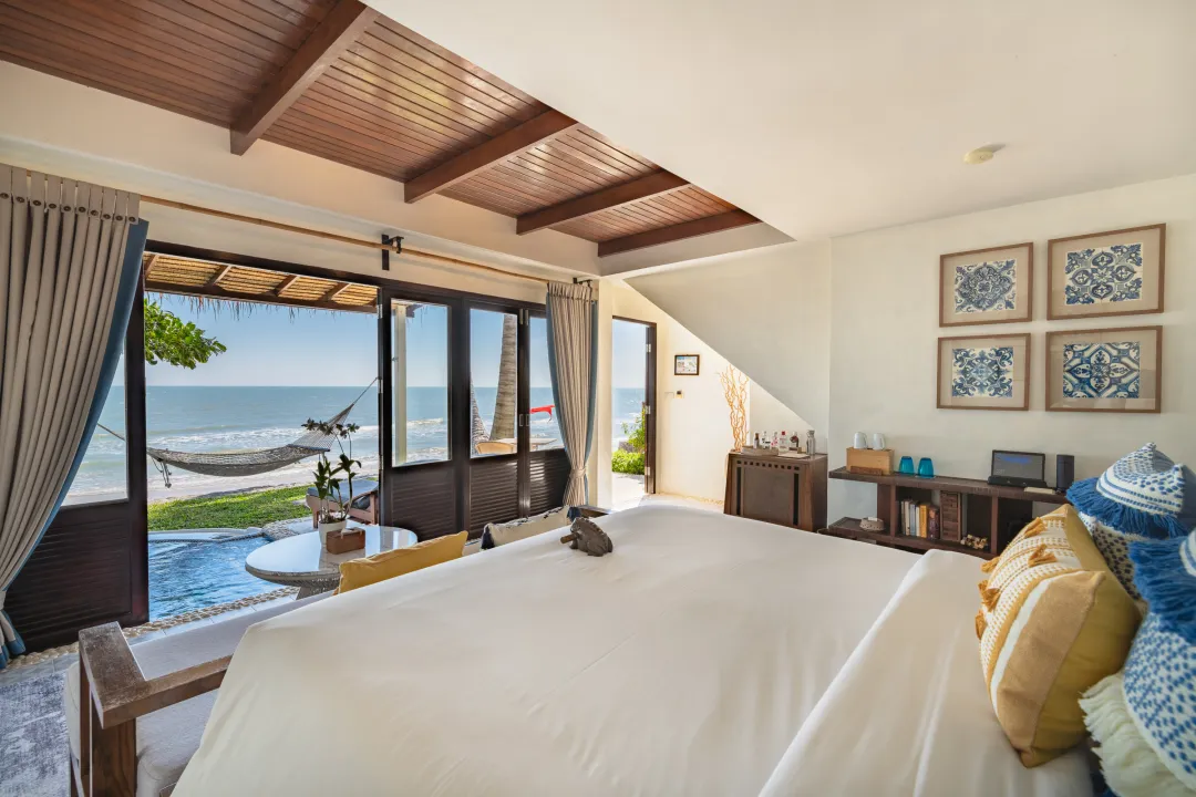 Aleenta Hua Hin - Beachfront Pool Suite - King Bed