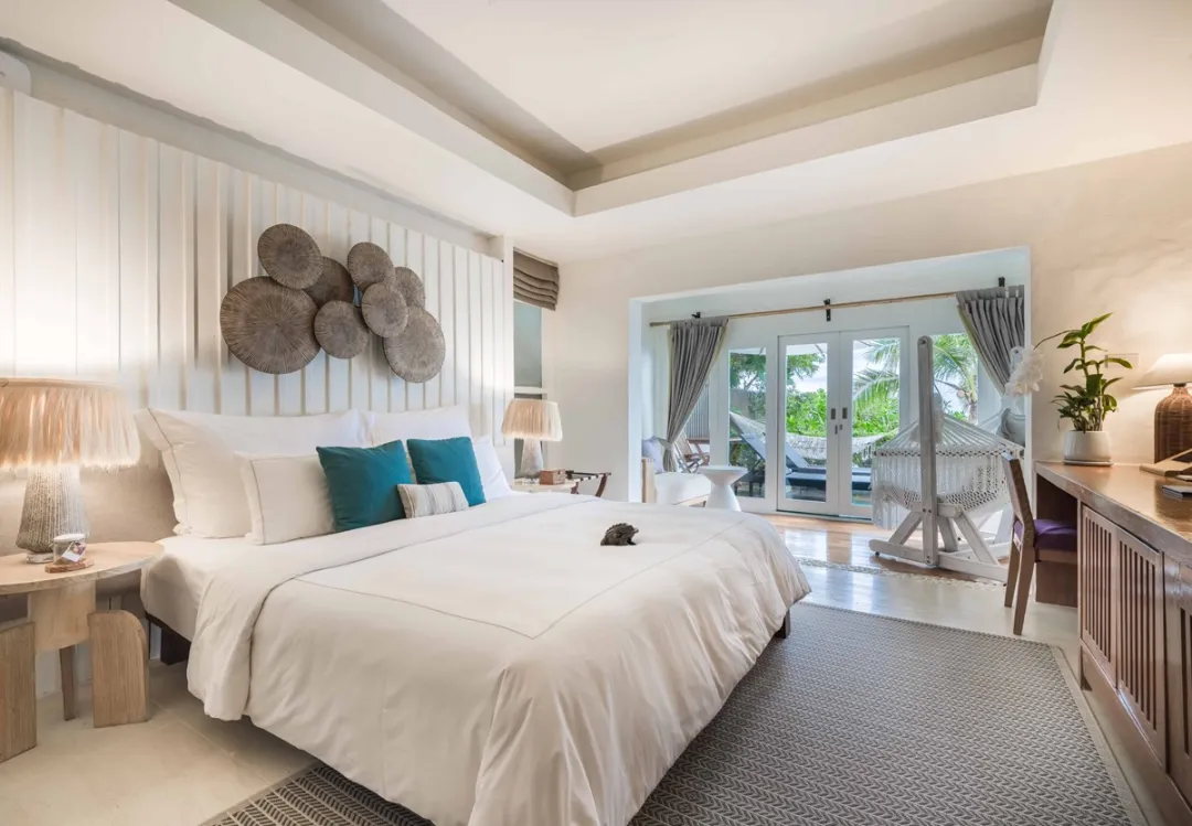 Aleena-Hua-HIn-Suite-BEds