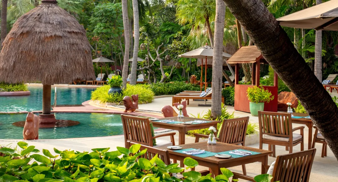 Anantara-Hua-Hin-Isara-Cafe-Outdoor