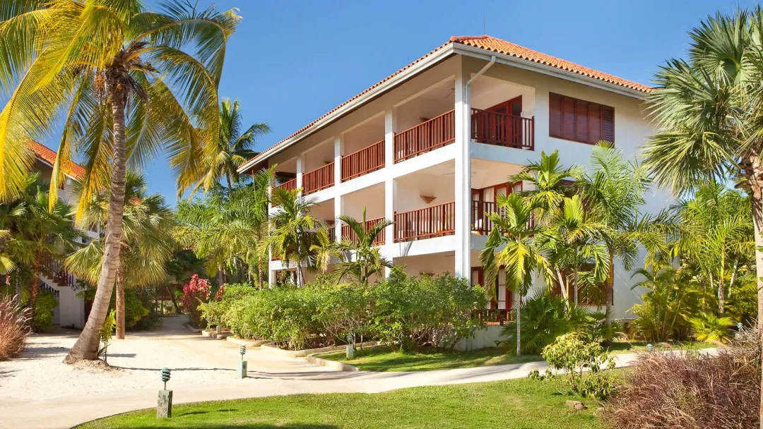 Couples Swept Away -Villa With Garden View