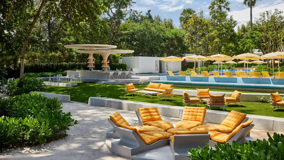 Standard-Hua-Hin-Pool-Seating