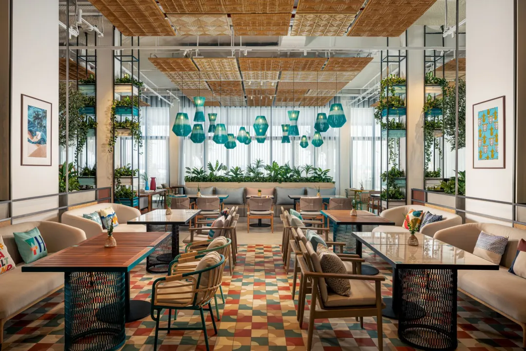 Rove-Al-Marjan-Island-Daily-Restaurant-Seating