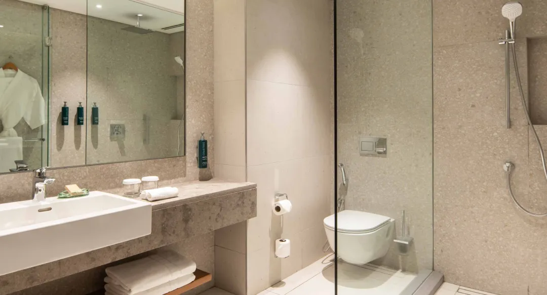 Hilton Mauritius - Grand Deluxe Parital Sea View Room - Shower Area