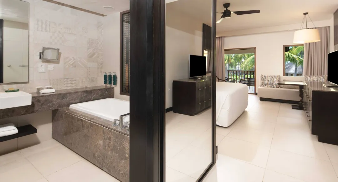 Hilton Mauritius - Grand Deluxe Parital Sea View Room - Bathroom