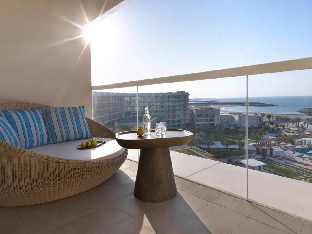 Classic Panoramic Sea View Room - Balcony Lounge