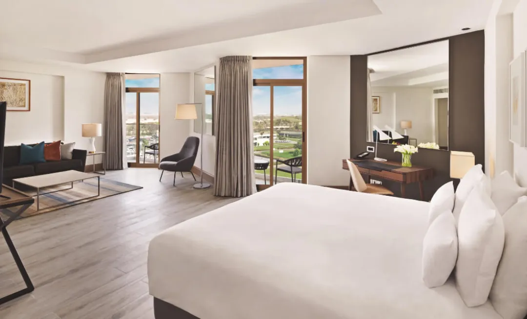 JA-Beach-Hotel-Resort-View-Junior-Suite-King-Bed