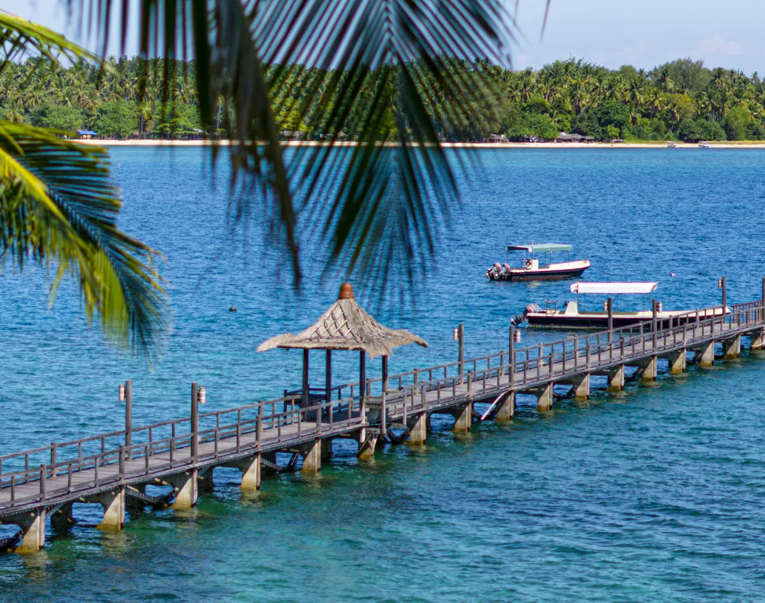 The-Oberoi-Beach-Resort-Lombok-Jetty-Bridge