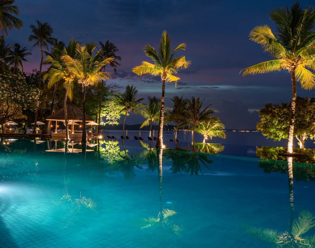 The-Oberoi-Beach-Resort-Lombok-Infinity-Pool-at-night