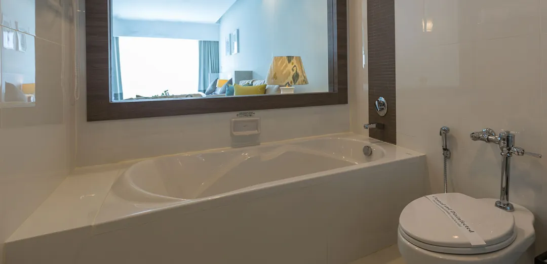 Kantary-Hills-Studio-Suite-Bathtub