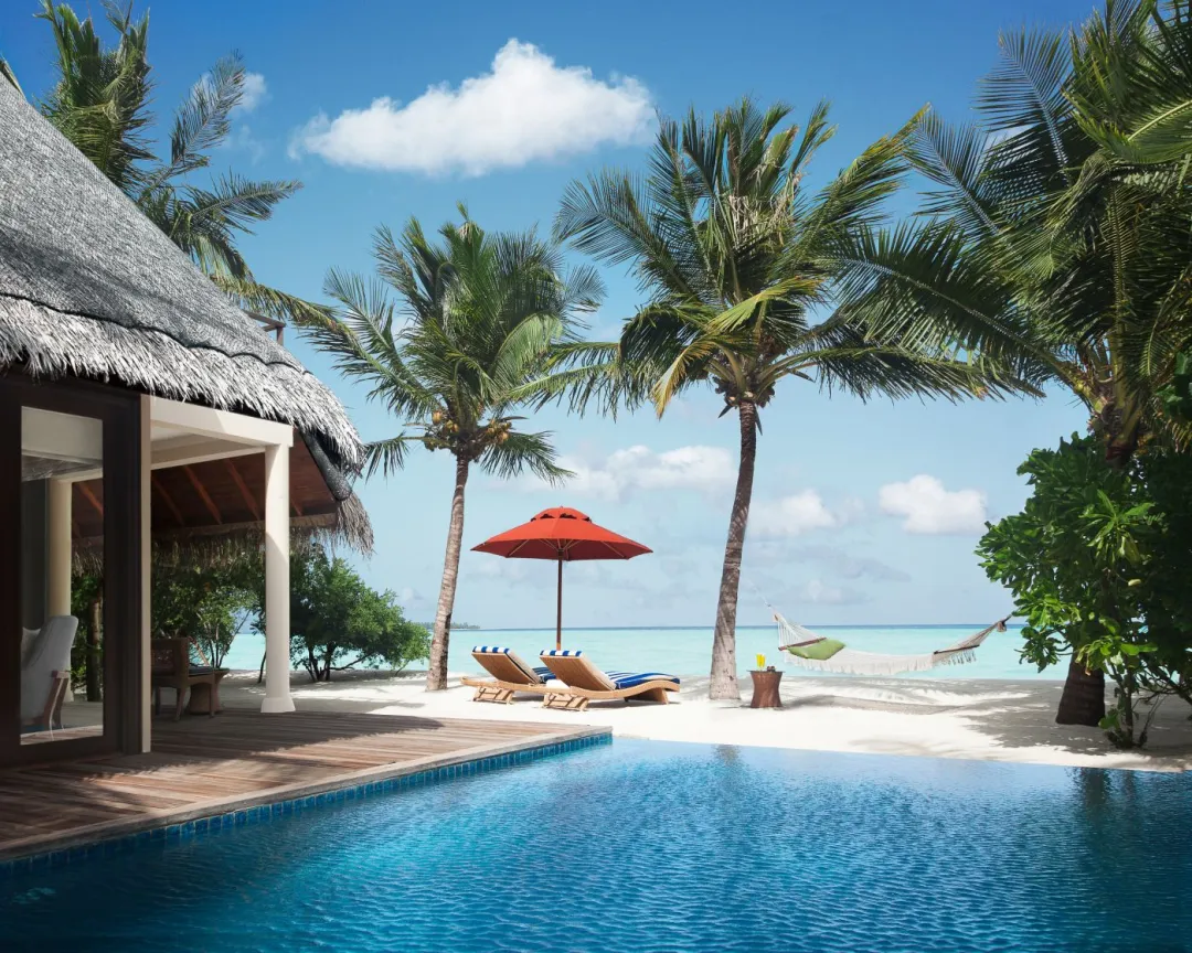 Taj-Exotica-Resort-and-Spa-One-Bedroom-Sunset-Beachfront-Suite-with-Pool-Beach-Area