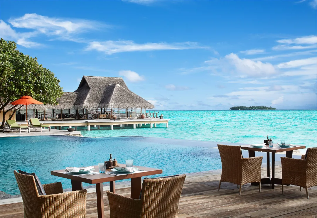 Taj-Exotica-Resort-and-Spa-Maldives-Beach-Restaurant