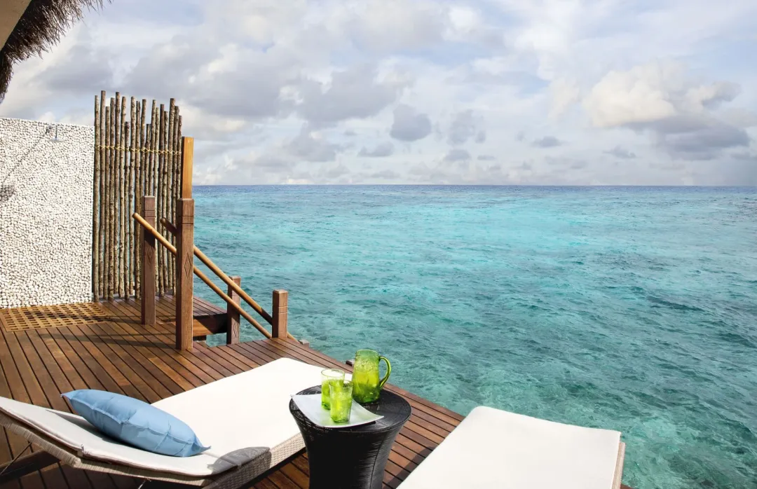 Taj Coral Reef Resort and Spa Maldives - Watervilla Sundeck