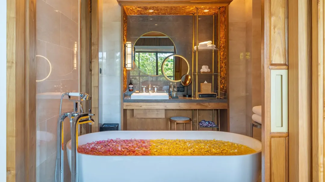 Ayana-Segara-Resort-View-Suite-Bathroom