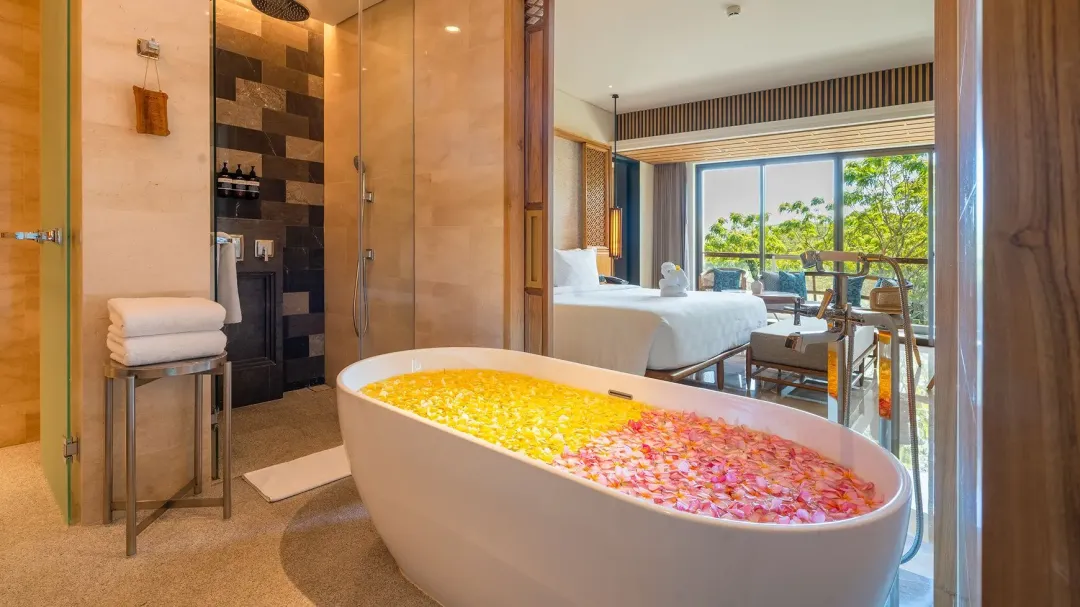 Ayana-Segara-Resort-View-Suite-Bathroom-View
