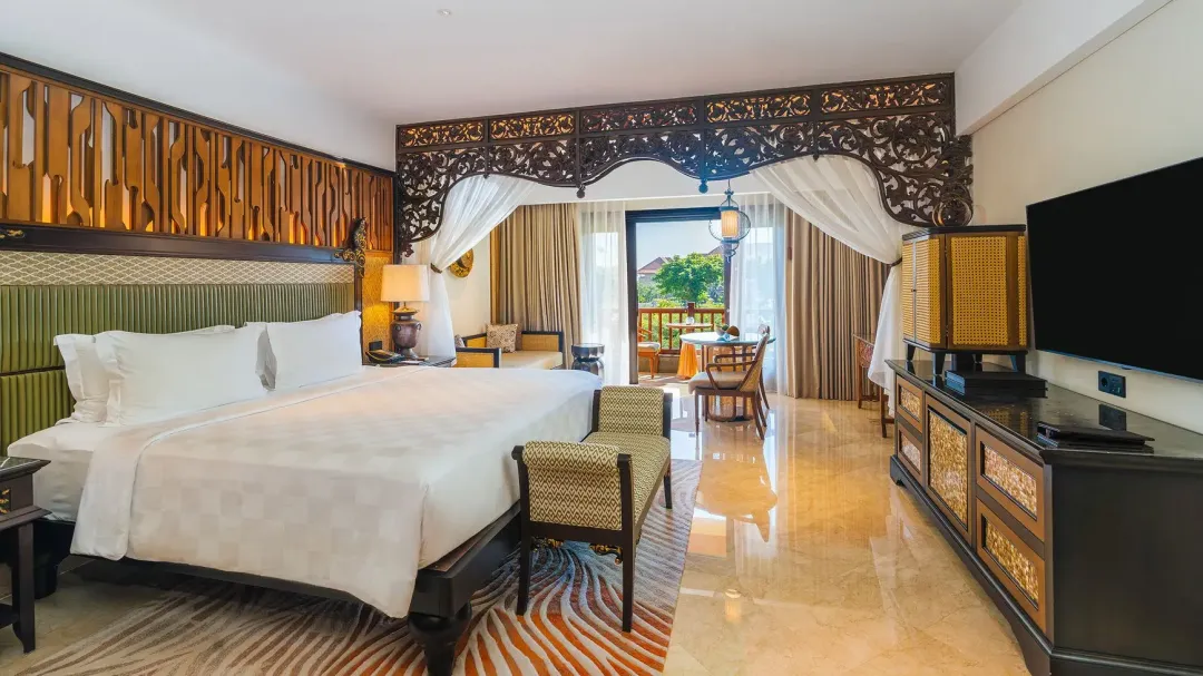 Ayana-Resort-Bali-Jimbaran-Bay-Room-Queen-Bed