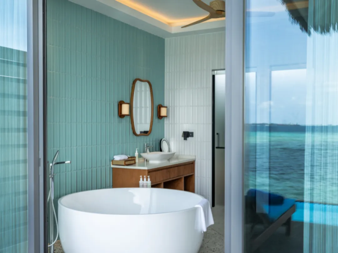Dusit D2 Feydhoo - Premium Overwater Villa - Bathtub