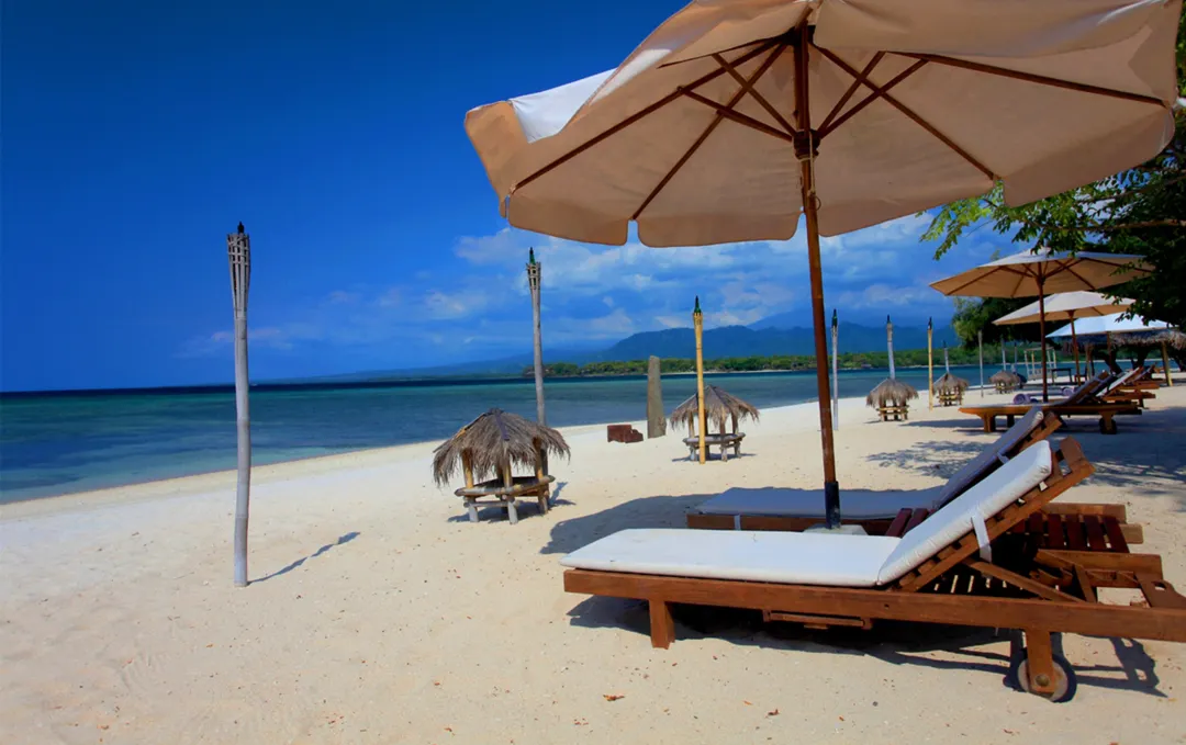 Hotel Tugu Lombok - Sire Beach - Beach Beds