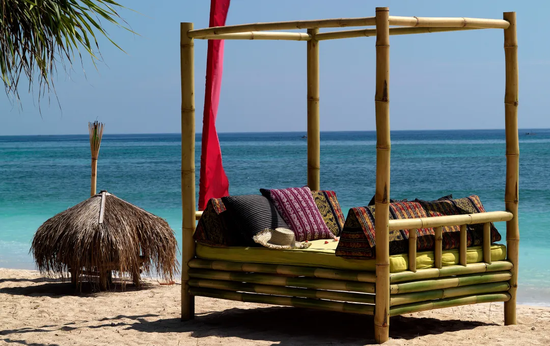 Hotel Tugu Lombok - Beach Bamboo Bed
