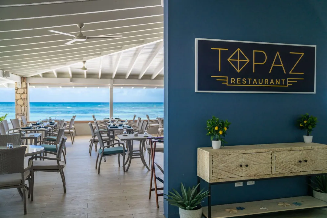 Pineapple Beach Club - Topaz