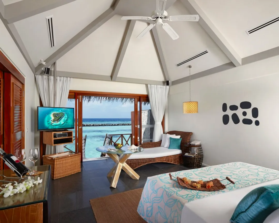Taj-Coral-Reef-Premium-Water-Villa-King-Bed