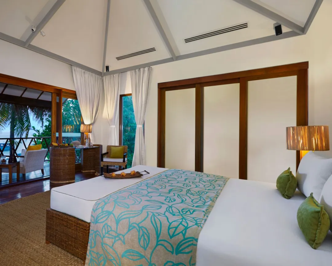 Taj-Coral-Reef-Nirvana-Suite-King-Bed-2