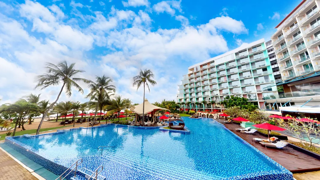 Radisson-Blu-Galle-Pool-Full-View