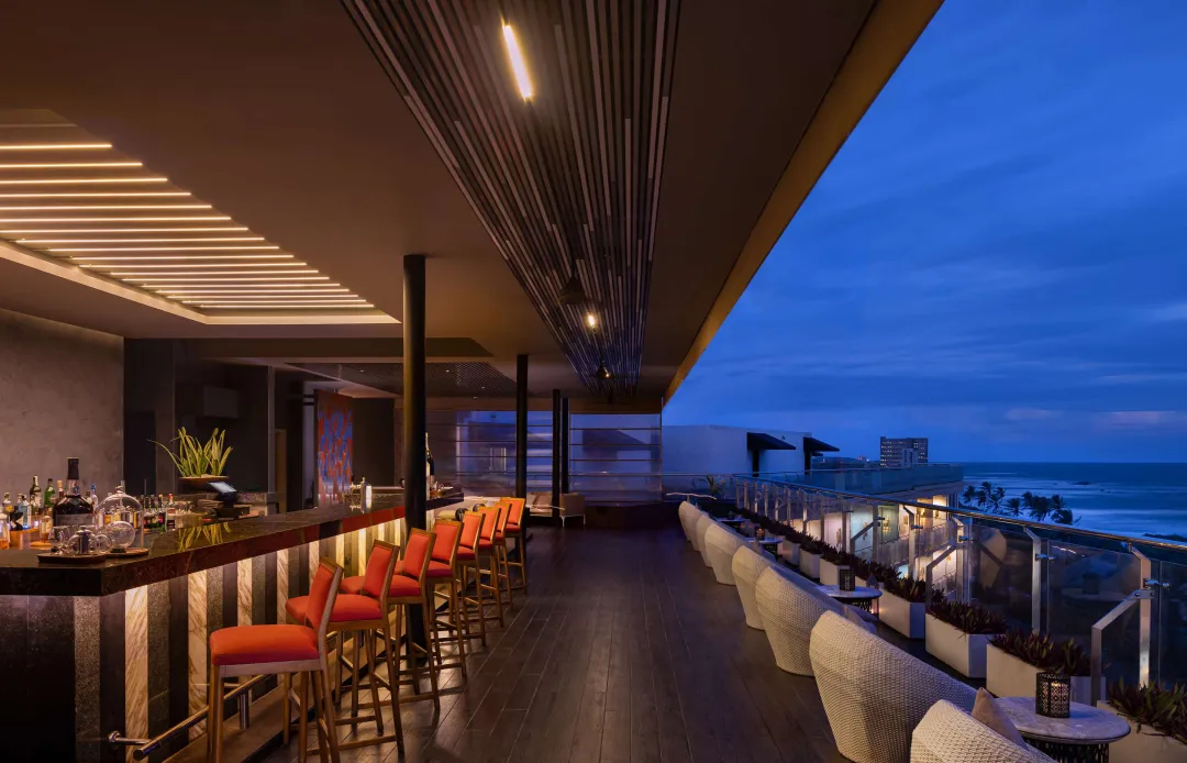 Radisson-Blu-Resort-Galle-Bommu-Rooftop-Bar