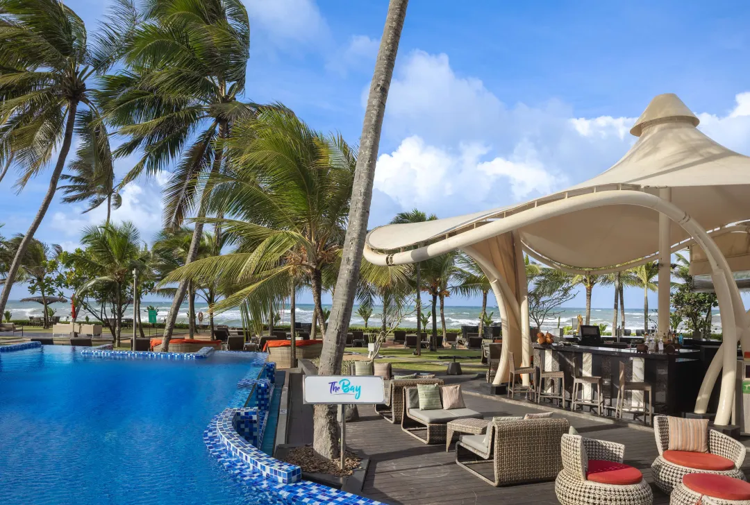 Radisson-Blu-Resort-Galle-The-Bay-Poolside-Bar