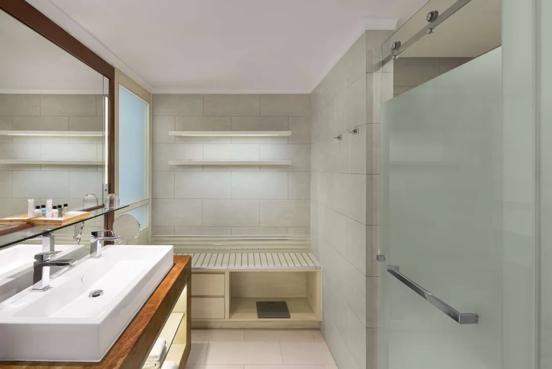 Radisson Blu Resort Galle - Premium Sea View Room - Bathroom