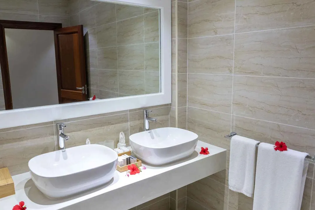 Hotel L'Archipel - Family Suite - Double Sinks