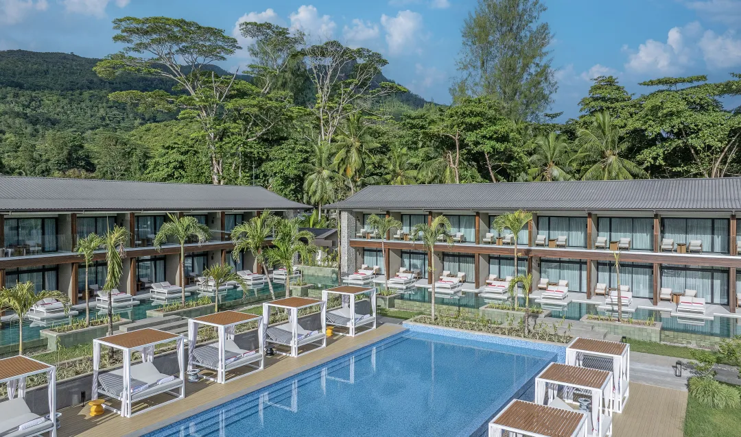 Avani_Plus_Barbarons_Seychelles_Lagon_Pool_Deck