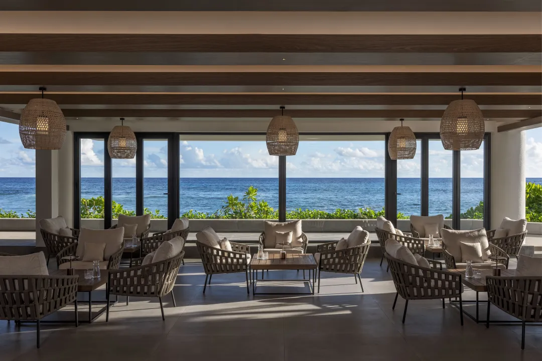 Avani_Plus_Barbarons_Seychelles_Bar_Barons_Oceanview