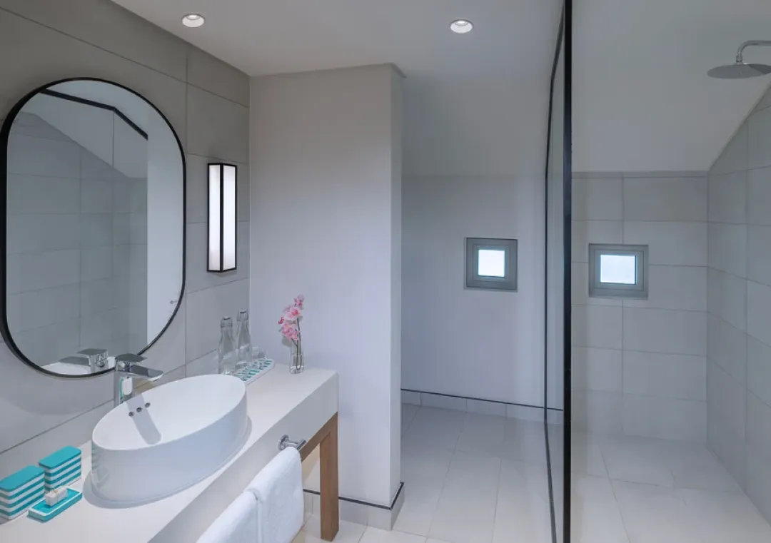 AVANI-Barbaros-Seychelles-Garden-View-Balcony-Room-Bathroom