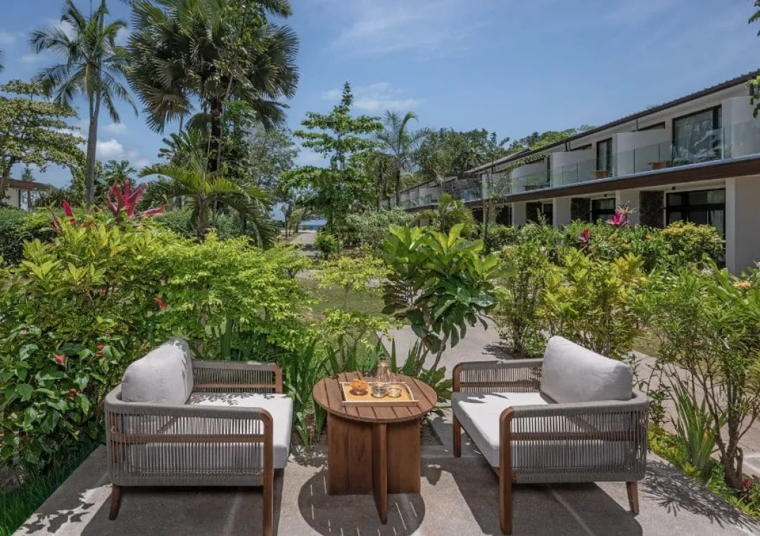 Avani-Barbarons-Superior-Garden-Terrace-Room-Garden