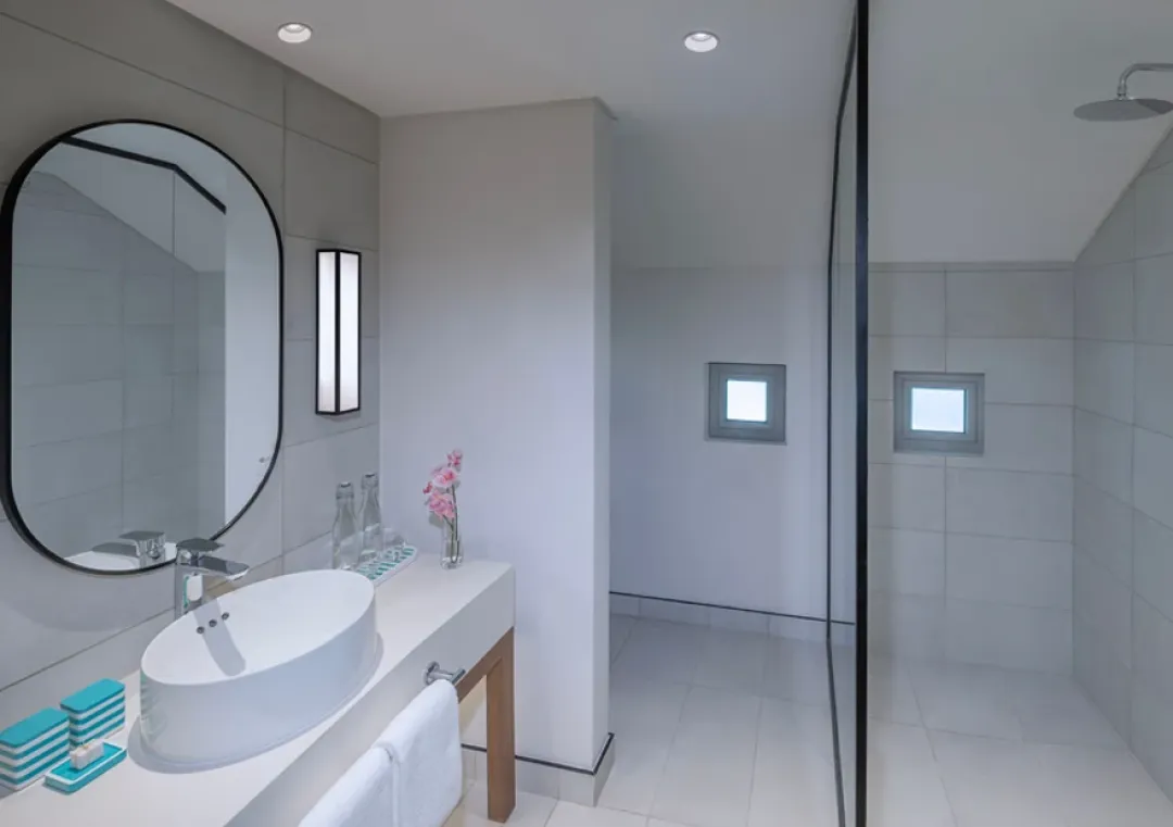 Avani-Barbarons-Seychelles-Superior-Ocean-View-Balcony-Room-Bathroom