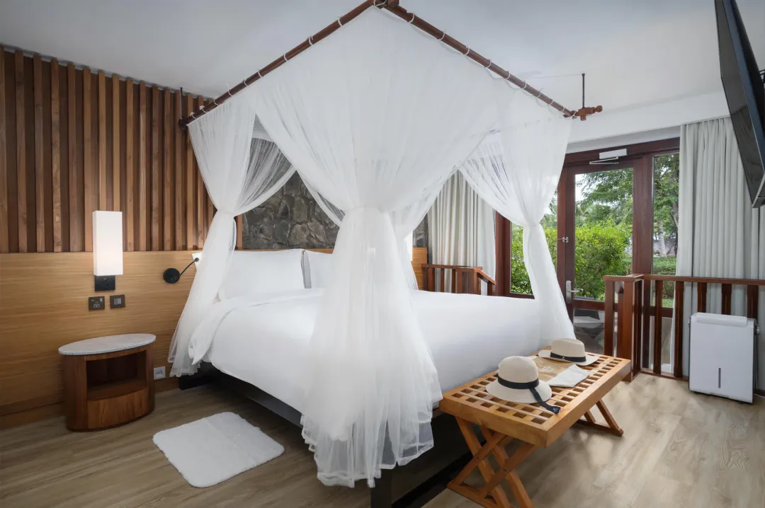 Kempinski-Seychelles-Deluxe-Lagoon-View-Suite