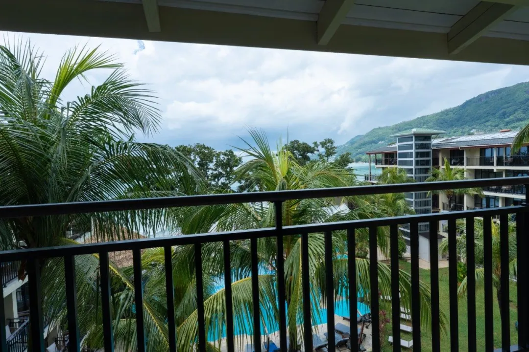 Coral-Strand-Hotel-Classic-Signature-Room-Balcony