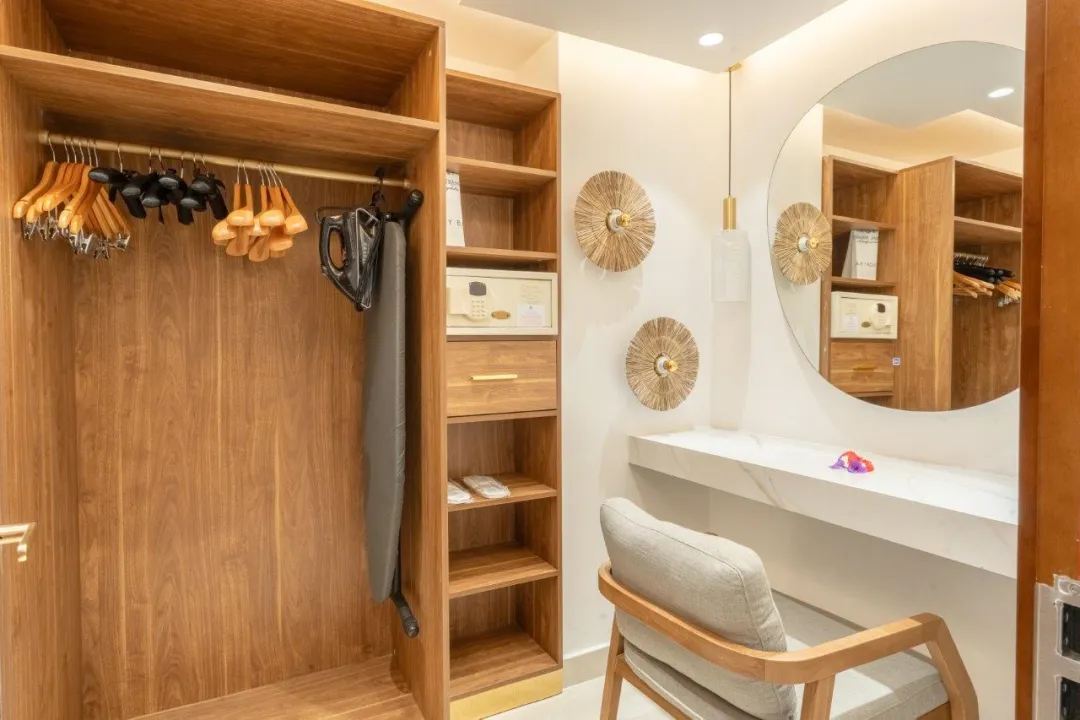 Coral-Strand-Hotel-Superior-Signature-Ocean-View-Room-Wardrobe