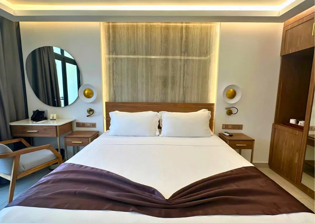 Coral-Strand-Hotel-Superior-Signature-Ocean-View-Room-King-Bed