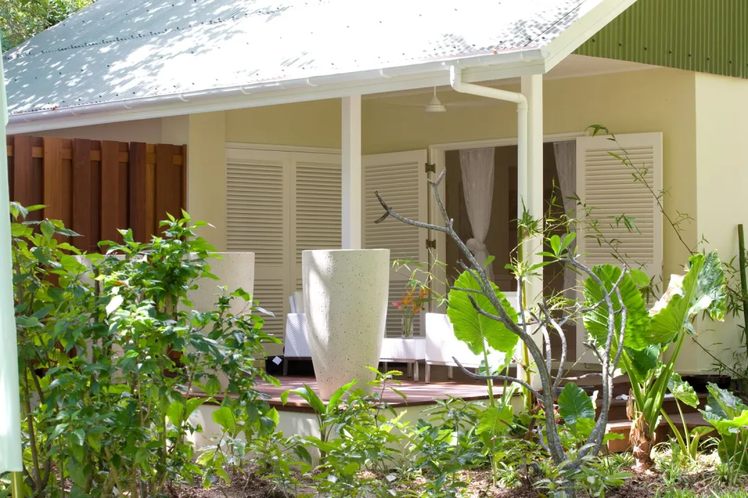 Paradise-Sun-Spa-Entrance