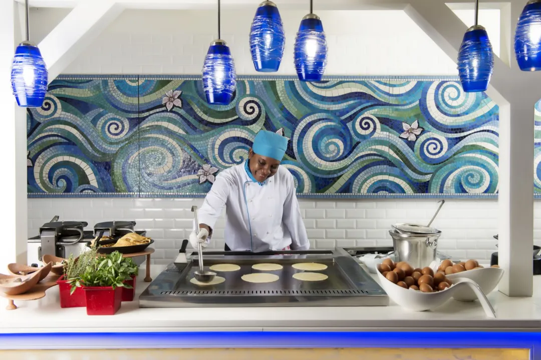 Paradise-Sun-Chef-in-action