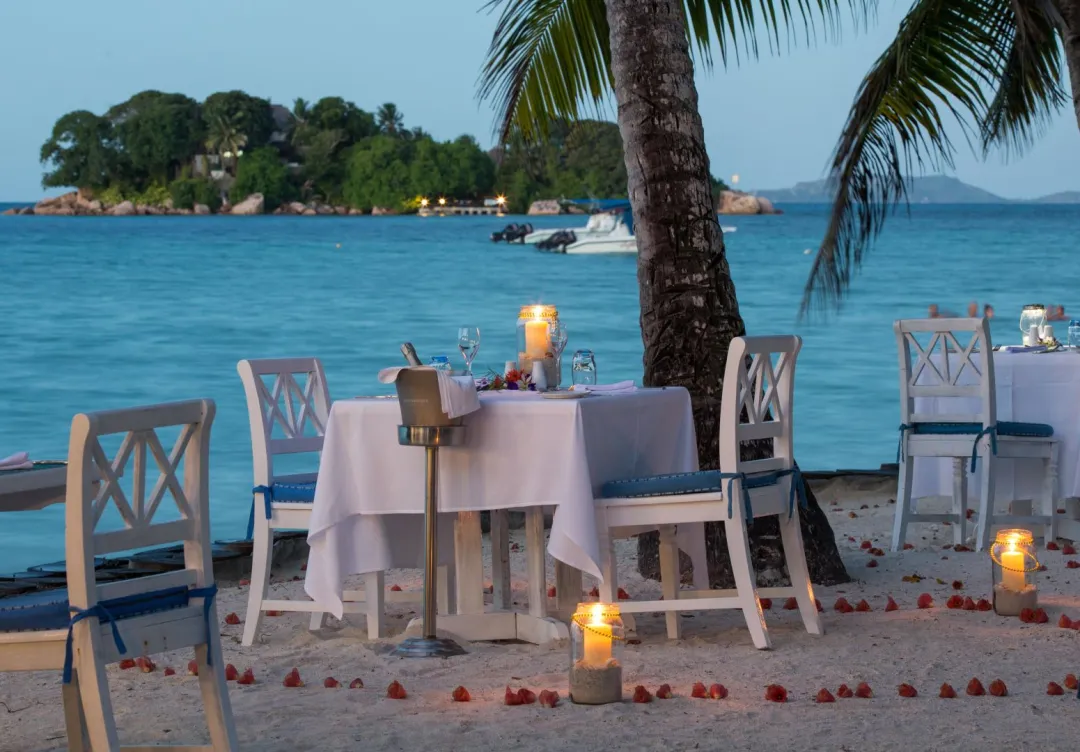 Paradise-Sun-Beachside-Dining
