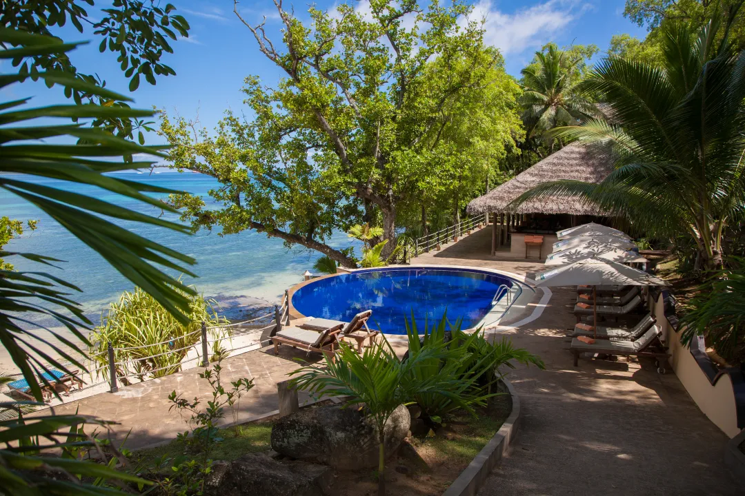 MasonsTravel_CerfIslandResort_reception lounge and pool
