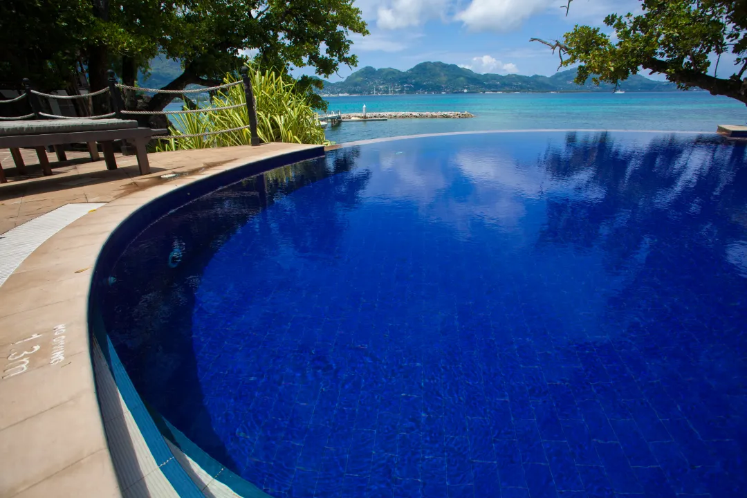 MasonsTravel_CerfIslandResort_Pool infinity edge