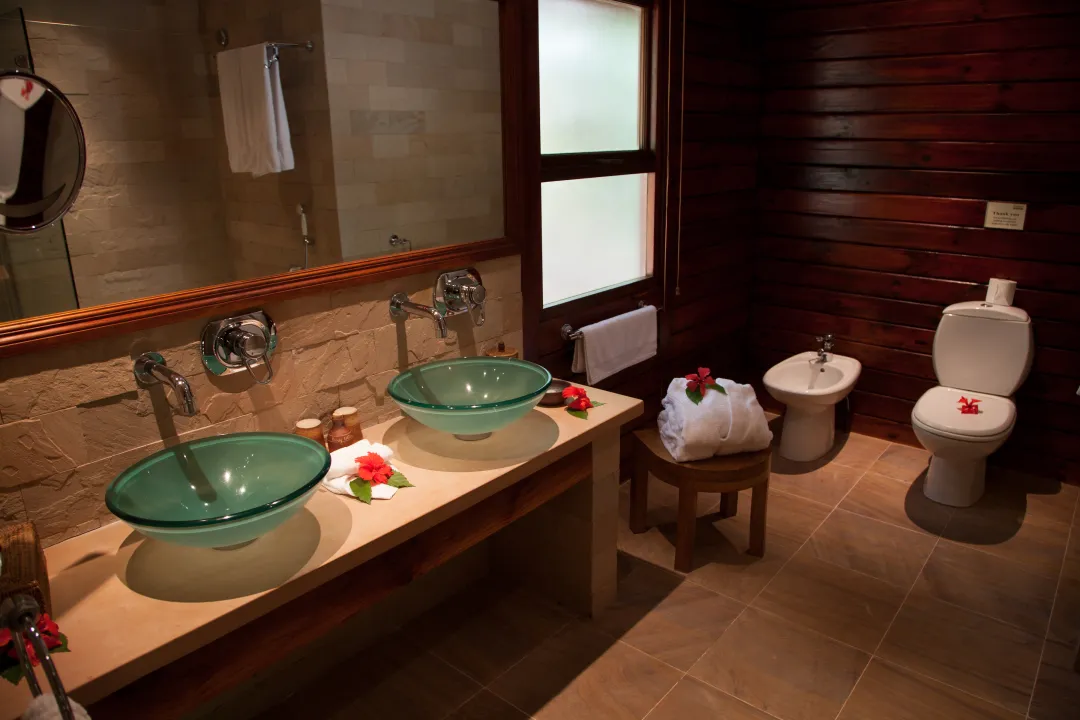 MasonsTravel_CerfIslandResort_Tortoise suite-bathroom