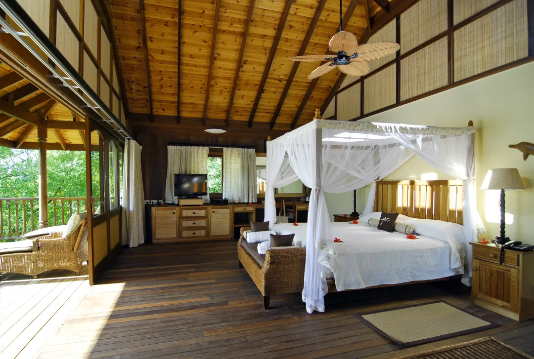 MasonsTravel_CerfIslandResort_Hideaway villa Bedroom