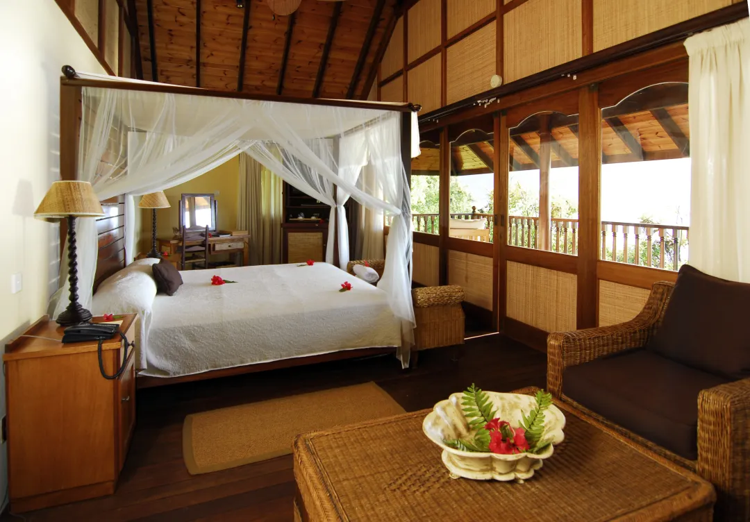 MasonsTravel_CerfIslandResort_Hillside villa Bedroom