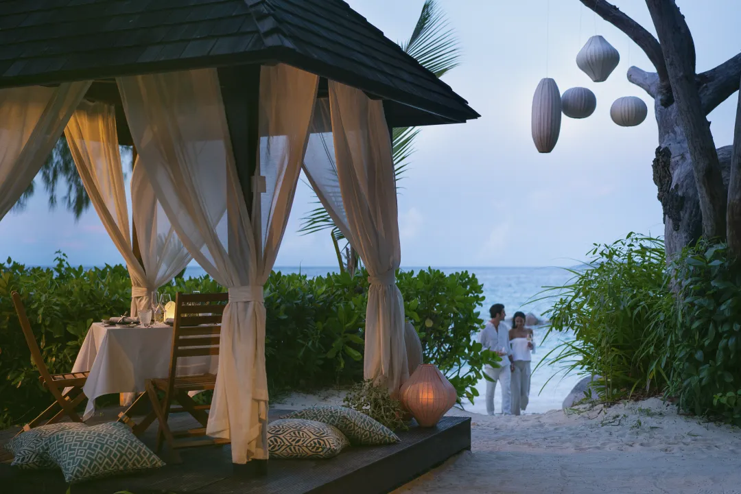 MasonsTravel_Raffles_Sunset-Cabana-Private-Dining