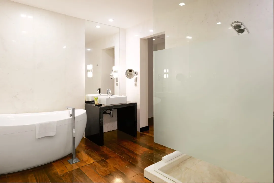 Courtyard Room - Bathroom