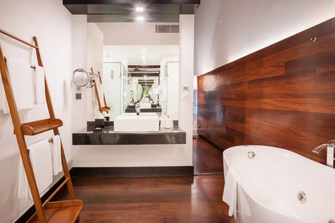Ocean Room - Bathroom